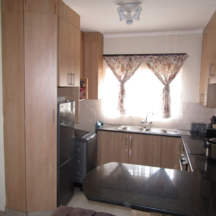 2 Bedroom Property for Sale in Witpoortjie Gauteng