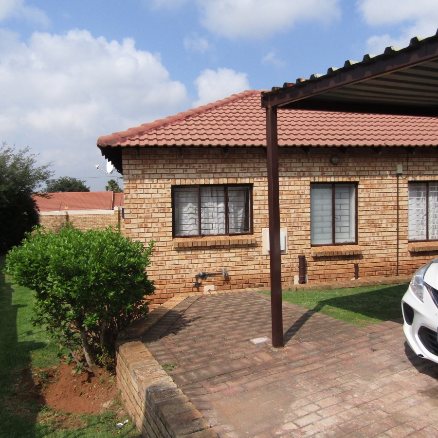 2 Bedroom Property for Sale in Witpoortjie Gauteng