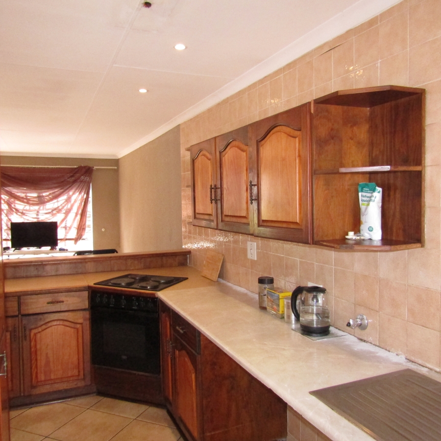 2 Bedroom Property for Sale in Helderkruin Gauteng