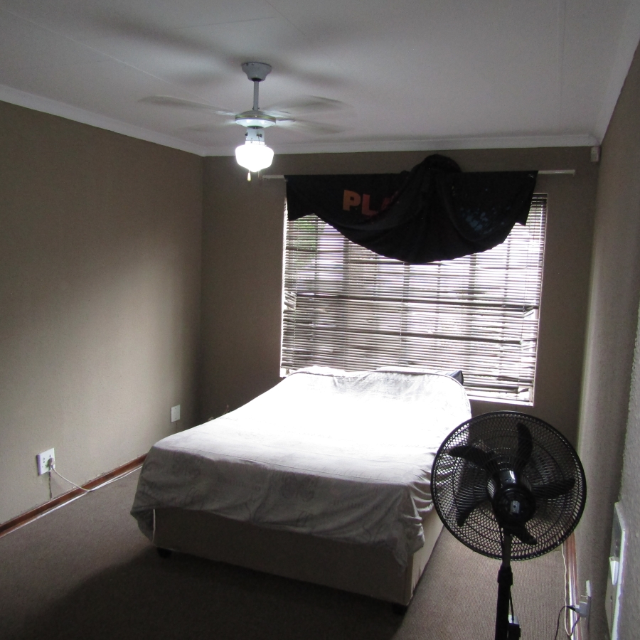 2 Bedroom Property for Sale in Helderkruin Gauteng