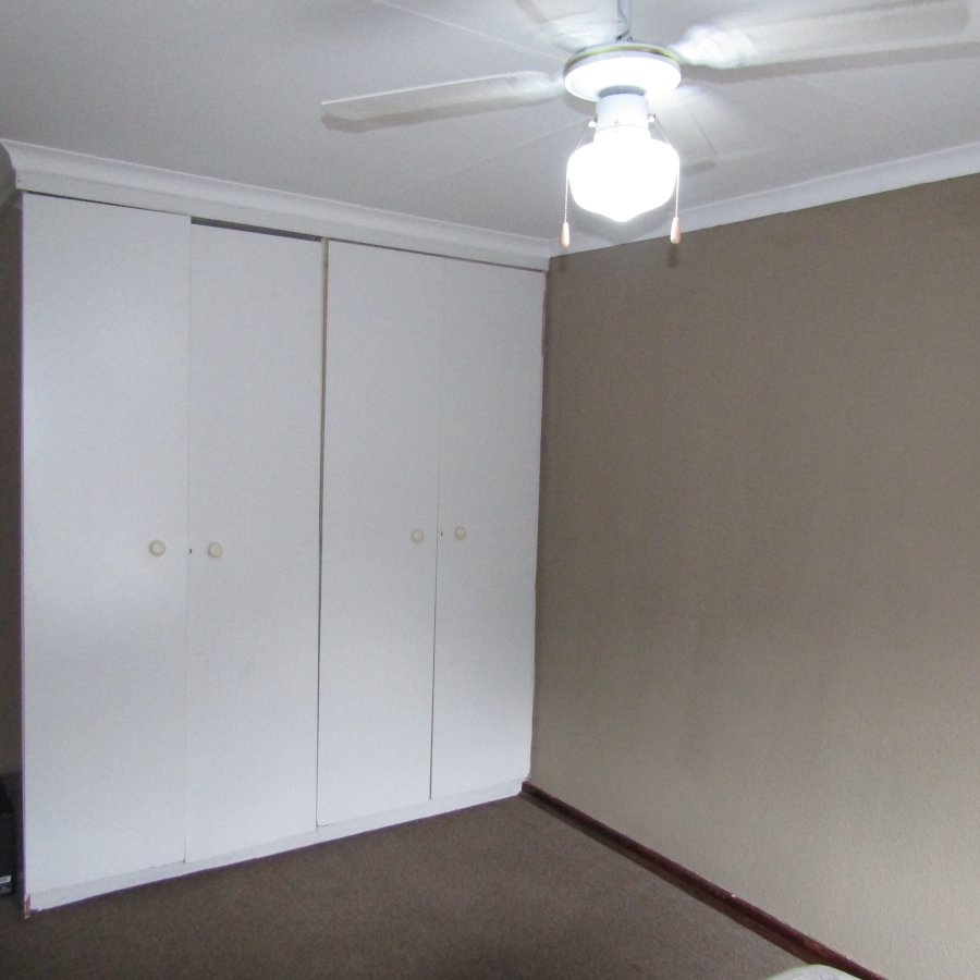 2 Bedroom Property for Sale in Helderkruin Gauteng