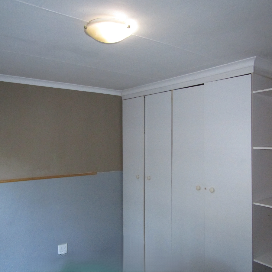 2 Bedroom Property for Sale in Helderkruin Gauteng