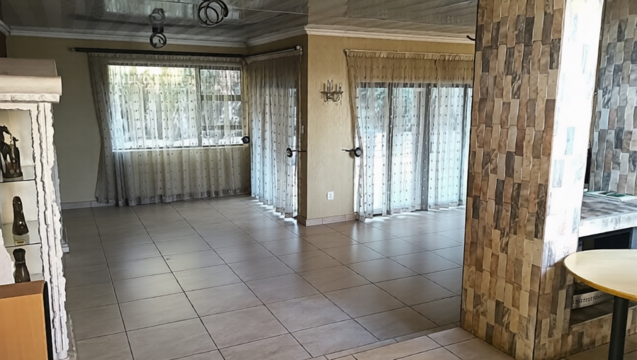 6 Bedroom Property for Sale in Edleen Gauteng