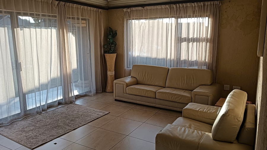6 Bedroom Property for Sale in Edleen Gauteng