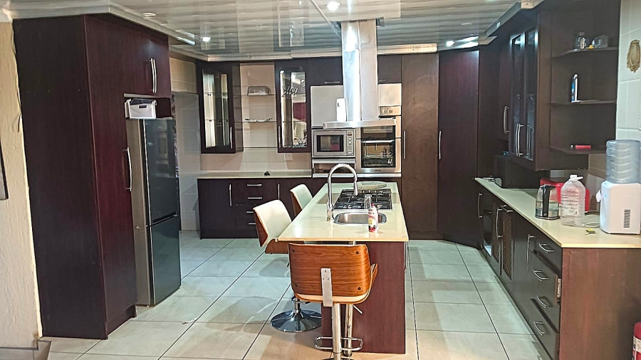 6 Bedroom Property for Sale in Edleen Gauteng