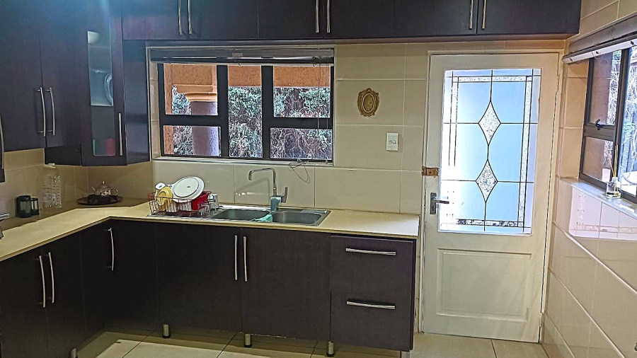 6 Bedroom Property for Sale in Edleen Gauteng