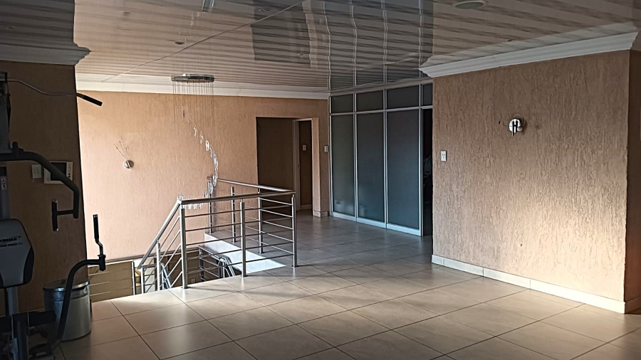 6 Bedroom Property for Sale in Edleen Gauteng