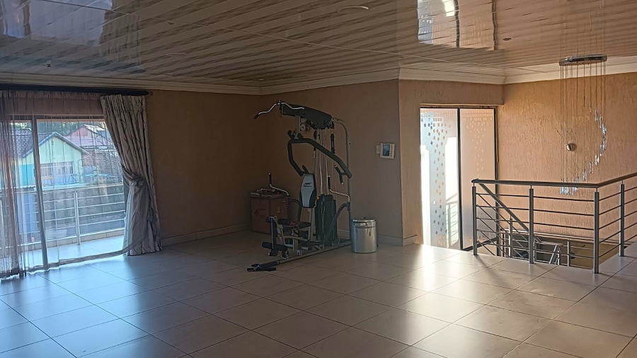 6 Bedroom Property for Sale in Edleen Gauteng