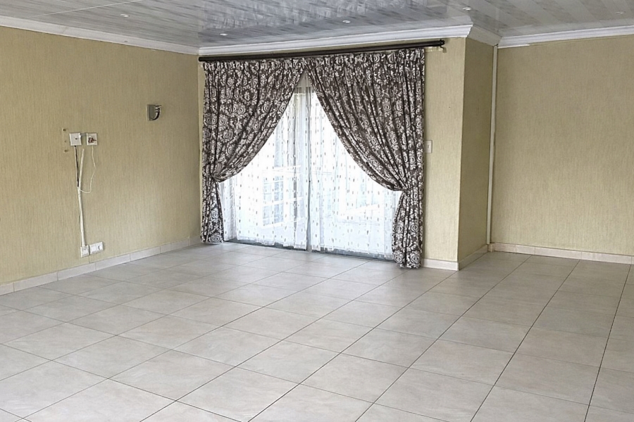 6 Bedroom Property for Sale in Edleen Gauteng