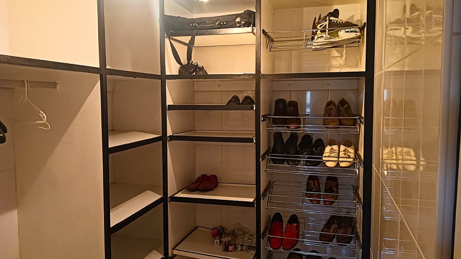 6 Bedroom Property for Sale in Edleen Gauteng