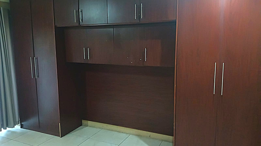 6 Bedroom Property for Sale in Edleen Gauteng