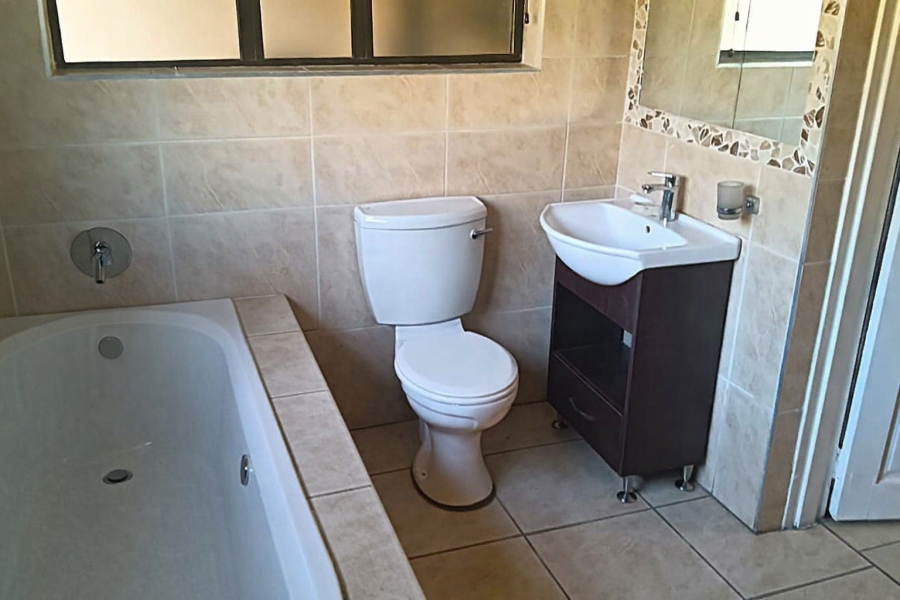 6 Bedroom Property for Sale in Edleen Gauteng