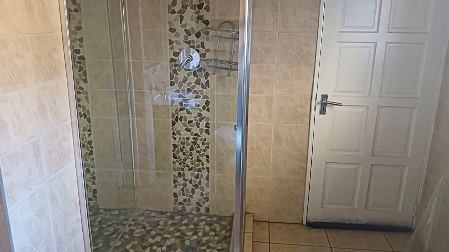 6 Bedroom Property for Sale in Edleen Gauteng