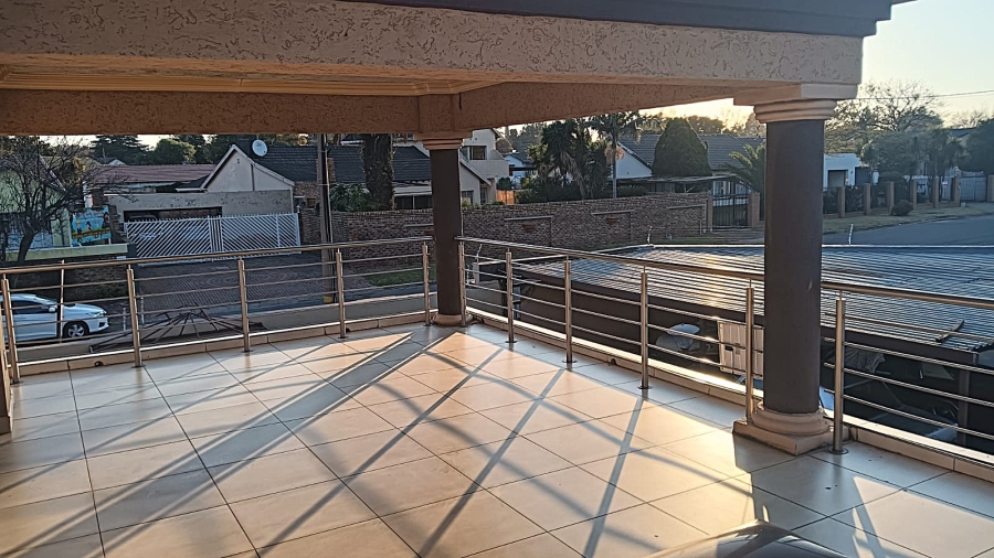 6 Bedroom Property for Sale in Edleen Gauteng