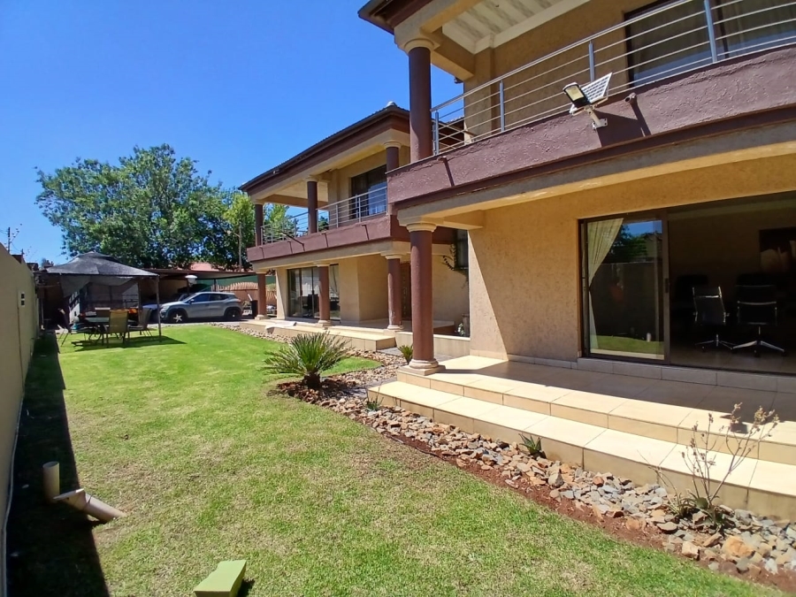 6 Bedroom Property for Sale in Edleen Gauteng