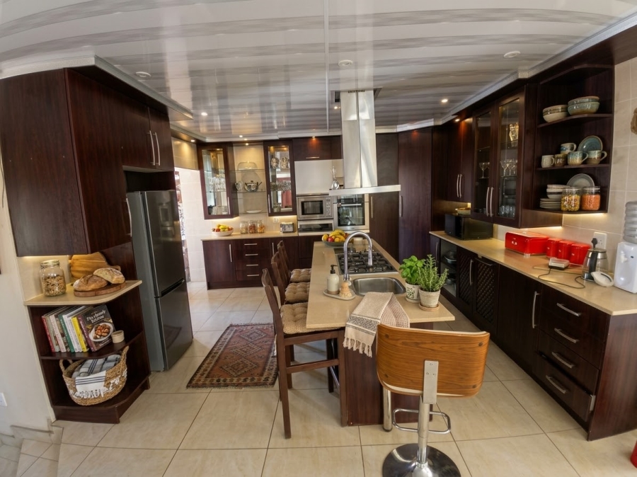 6 Bedroom Property for Sale in Edleen Gauteng