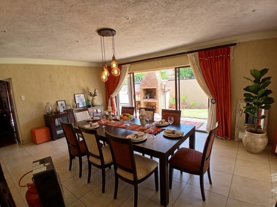 6 Bedroom Property for Sale in Edleen Gauteng