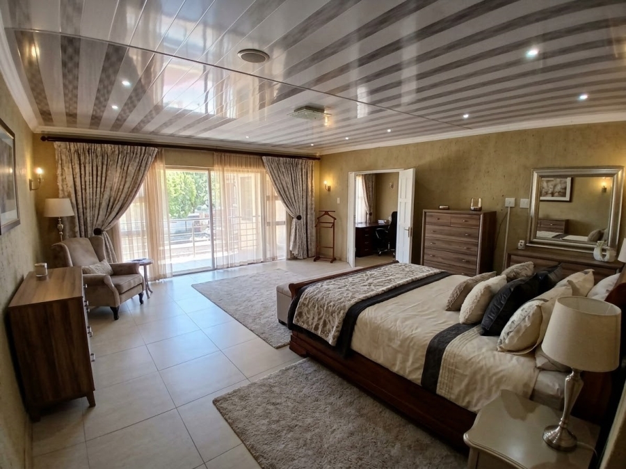 6 Bedroom Property for Sale in Edleen Gauteng