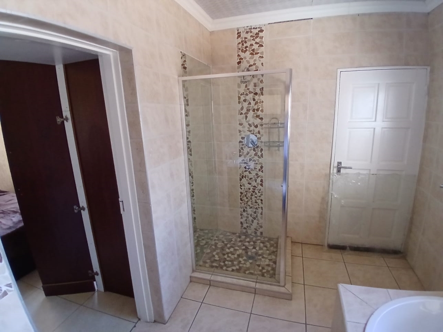 6 Bedroom Property for Sale in Edleen Gauteng