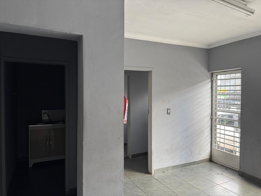 To Let commercial Property for Rent in Anderbolt Gauteng