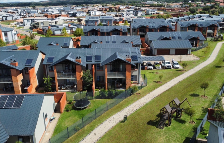 To Let 2 Bedroom Property for Rent in Six Fountains Estate Gauteng