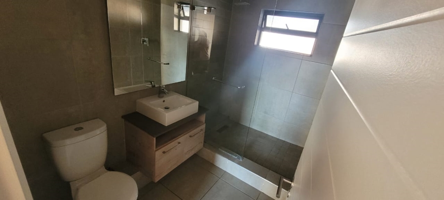 To Let 2 Bedroom Property for Rent in Six Fountains Estate Gauteng