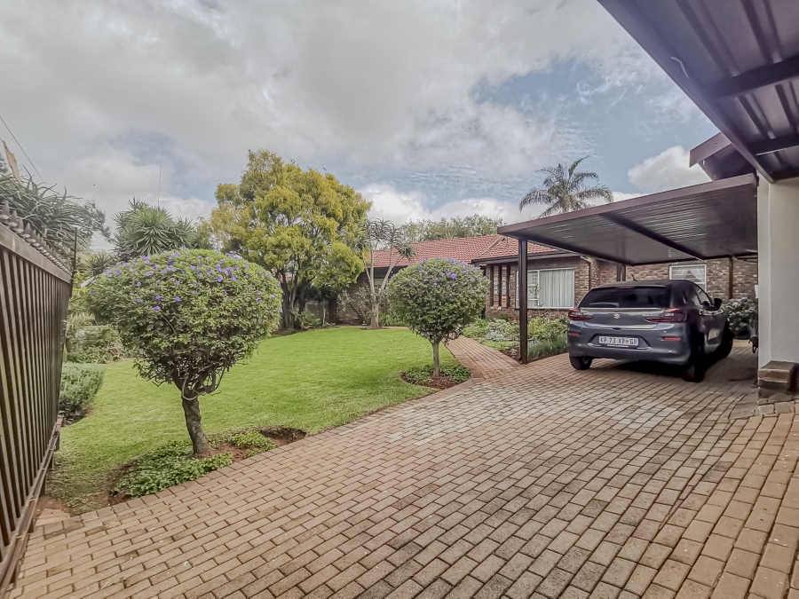 3 Bedroom Property for Sale in Wilro Park Gauteng