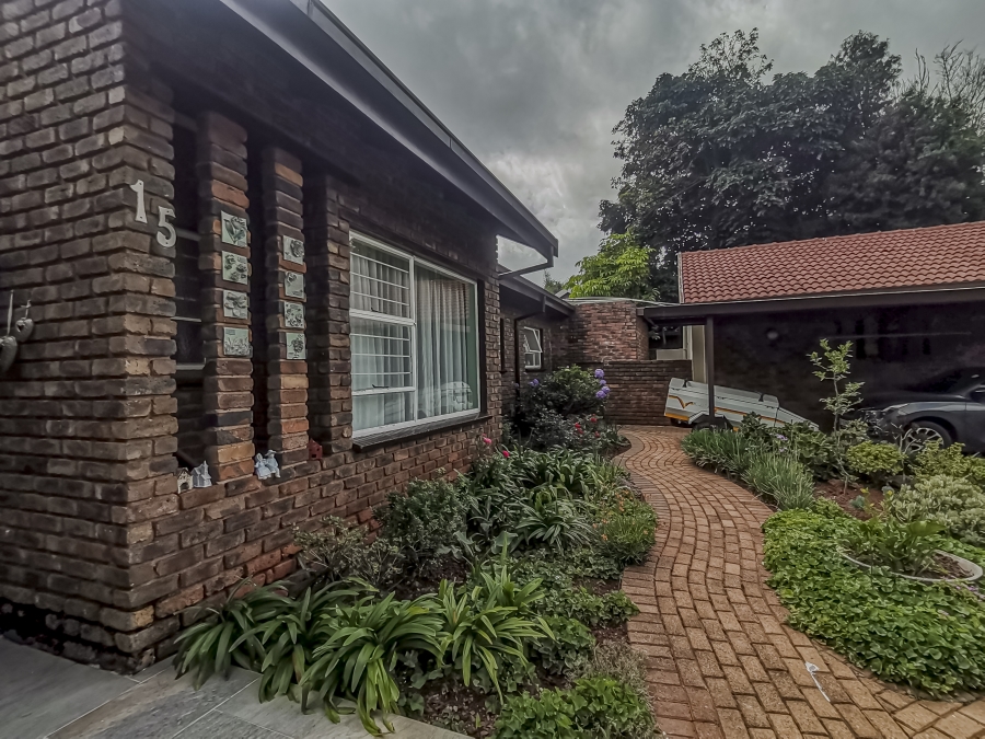 3 Bedroom Property for Sale in Wilro Park Gauteng