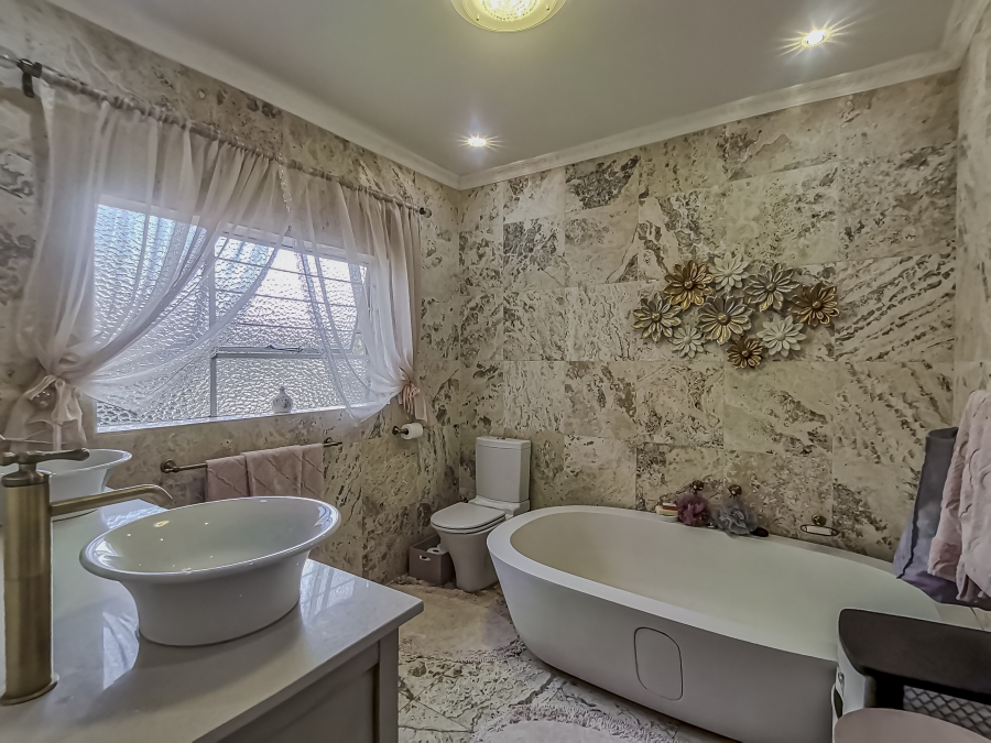 3 Bedroom Property for Sale in Wilro Park Gauteng