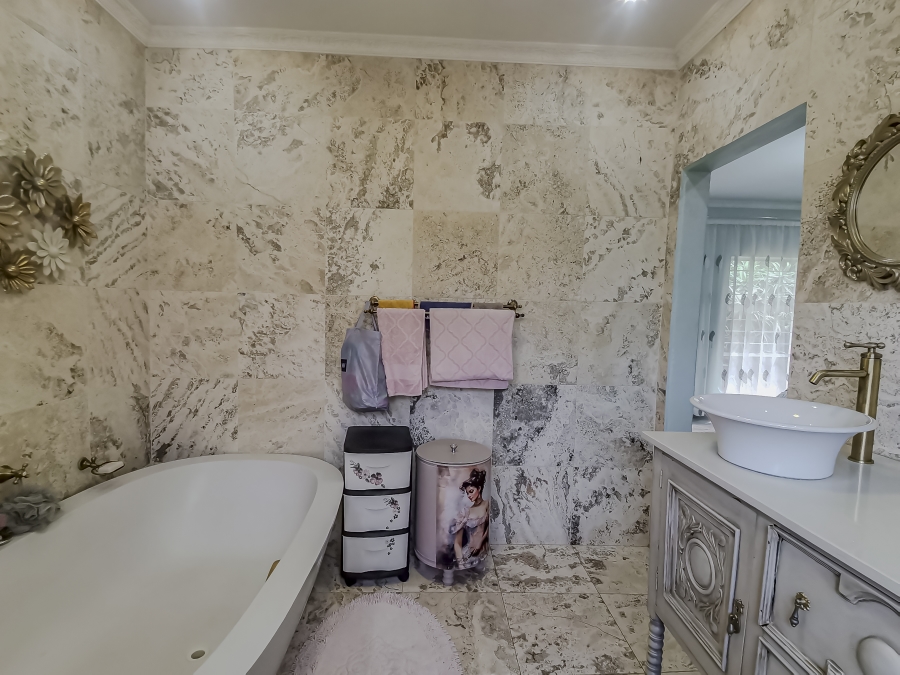 3 Bedroom Property for Sale in Wilro Park Gauteng