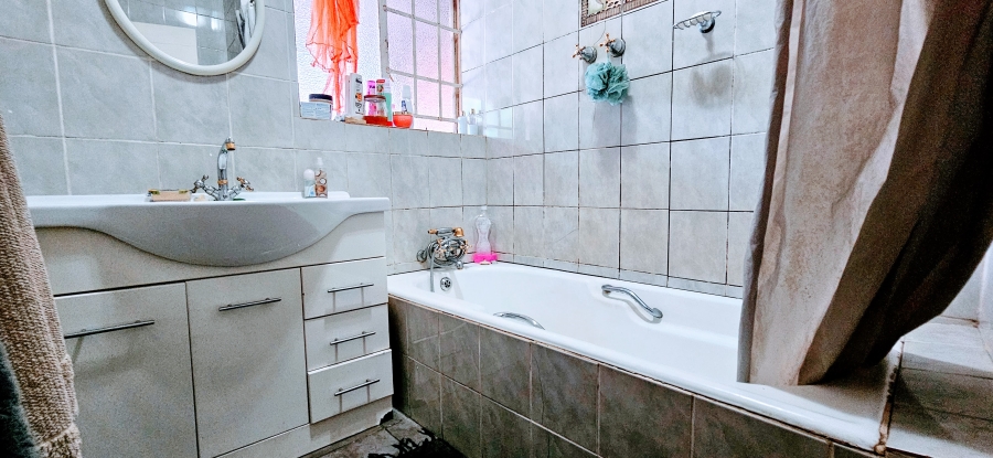 3 Bedroom Property for Sale in Three Rivers Gauteng