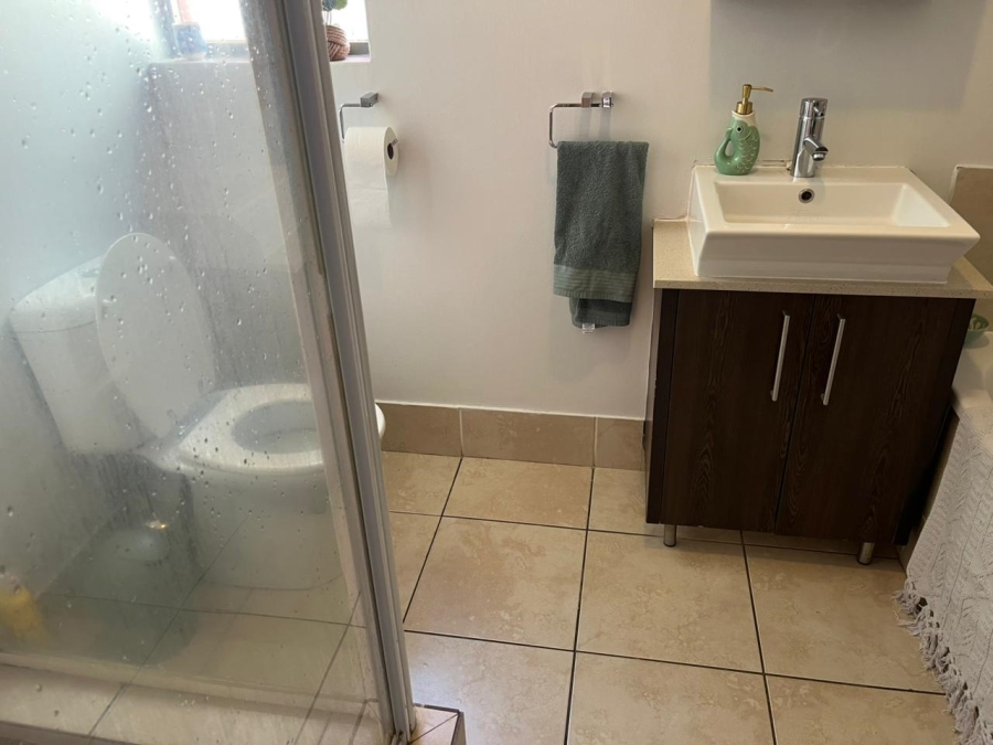 2 Bedroom Property for Sale in Pineslopes Gauteng