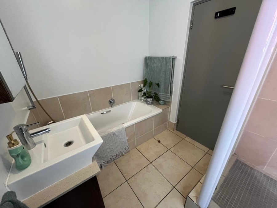 2 Bedroom Property for Sale in Pineslopes Gauteng