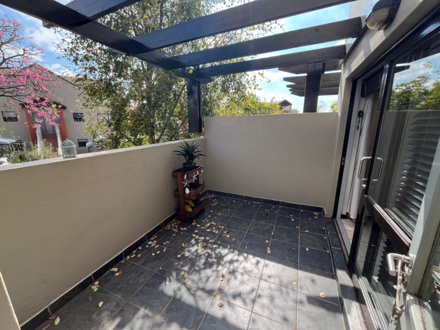 2 Bedroom Property for Sale in Pineslopes Gauteng