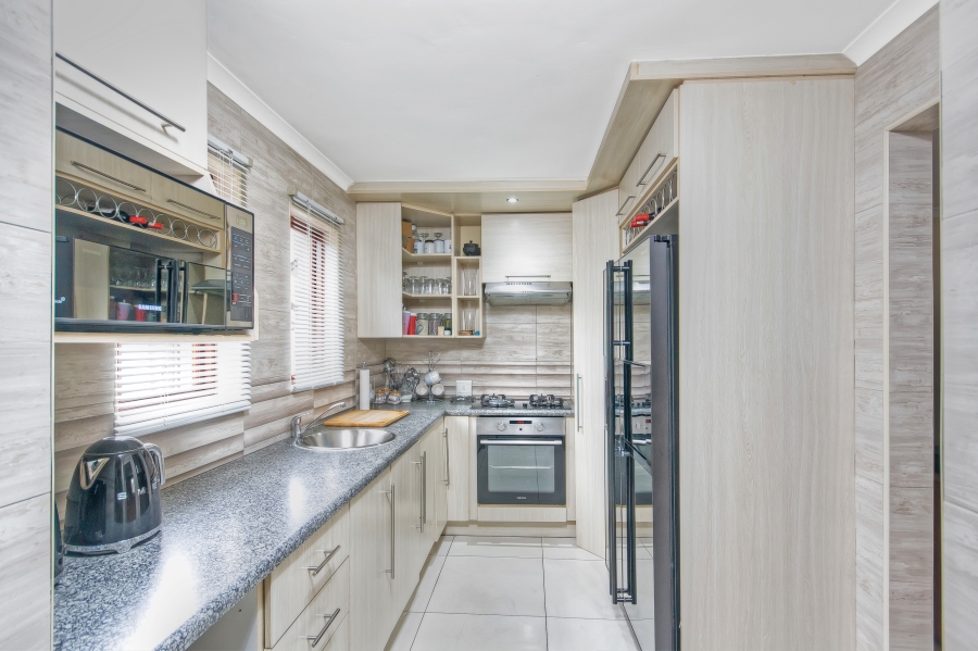 3 Bedroom Property for Sale in Kosmosdal Gauteng