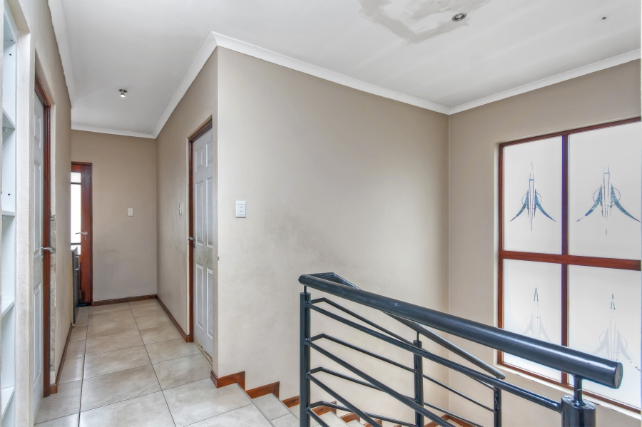 3 Bedroom Property for Sale in Kosmosdal Gauteng