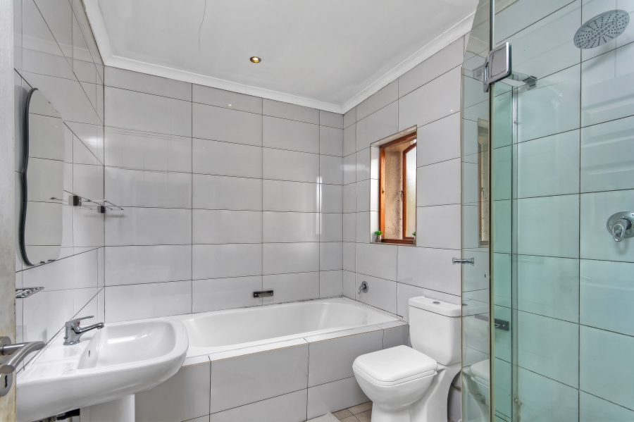 3 Bedroom Property for Sale in Kosmosdal Gauteng