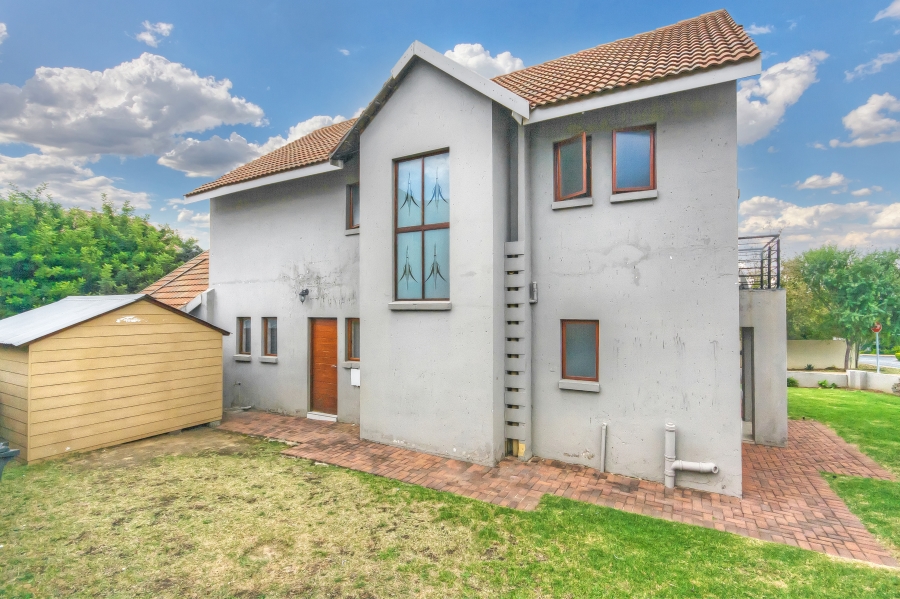 3 Bedroom Property for Sale in Kosmosdal Gauteng