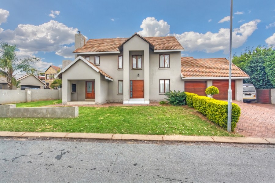 3 Bedroom Property for Sale in Kosmosdal Gauteng