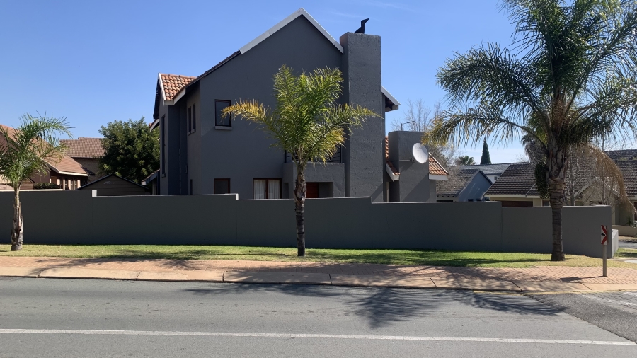 3 Bedroom Property for Sale in Kosmosdal Gauteng