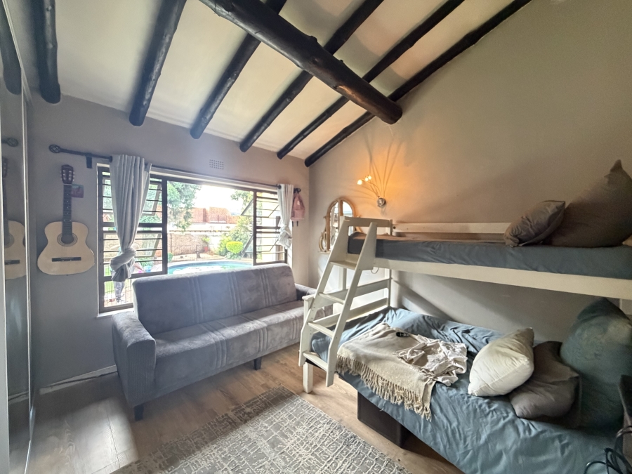 4 Bedroom Property for Sale in Glenanda Gauteng