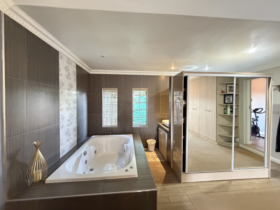 4 Bedroom Property for Sale in Glenanda Gauteng