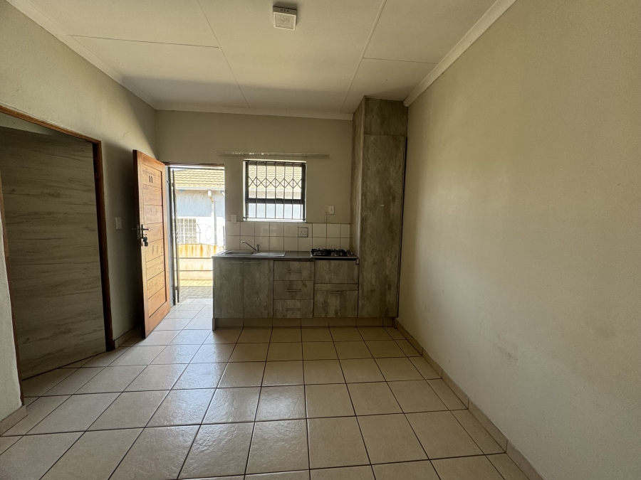 To Let 2 Bedroom Property for Rent in Delville Gauteng