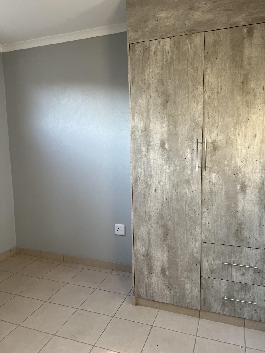To Let 2 Bedroom Property for Rent in Delville Gauteng