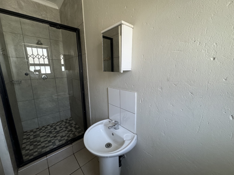 To Let 2 Bedroom Property for Rent in Delville Gauteng