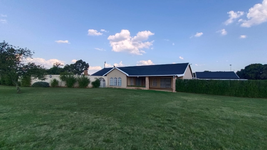 5 Bedroom Property for Sale in Tenacre A H Gauteng