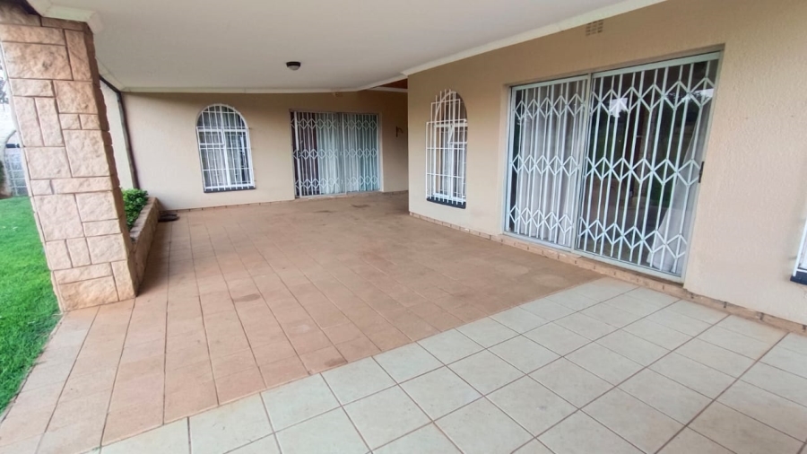 5 Bedroom Property for Sale in Tenacre A H Gauteng