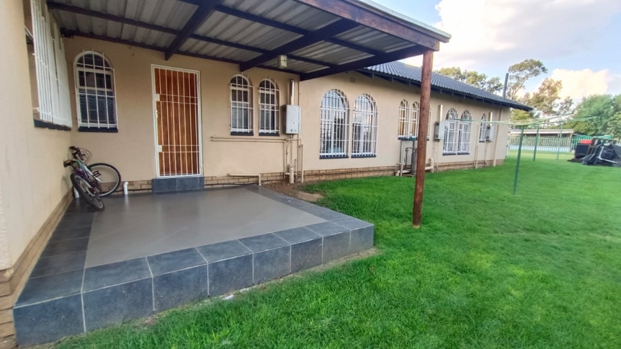 5 Bedroom Property for Sale in Tenacre A H Gauteng