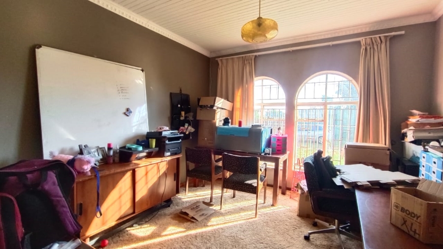 5 Bedroom Property for Sale in Tenacre A H Gauteng