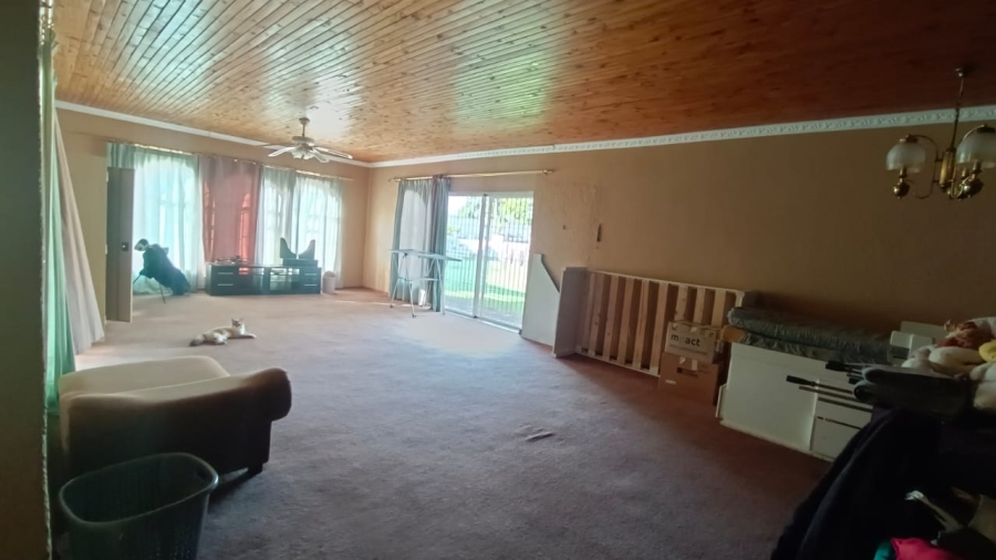 5 Bedroom Property for Sale in Tenacre A H Gauteng